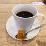 CROCE - 
◯コーヒー
■コーヒーは全て
　バリスタチャンピオン「UND-K吉良剛氏」監修となる

苦みクッキリで深煎りな味わいが印象的で
酸味はそれなりにある

ただ、僕の好みの方向性とは違う味わいでは
