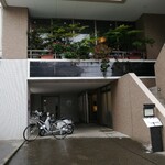 モデスティ - 外観…階段を上がって2Fです♪