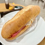 スターバックスコーヒー - ハム&マリボーチーズ 石窯フィローネ 437円
スタバさんのメニューで、1番すち♡