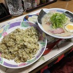 食堂 太郎 - ラーメソと高菜やきめし