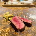 HAGI - ⑫ 経産牛、薩摩芋、イタドリ
      　★ 15ケ月肥育の経産牛（14歳）、イタドリの煮込み+岩塩添え