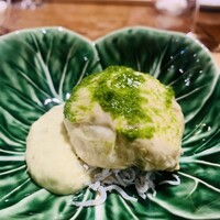 HAGI - ① キャベツ
                    　★ キャベツ入り湯葉饅頭、2種のキャベツのソース（緑、白：コールラビ？）