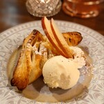 PEPE ROSSO - 焼き立てアップルパイ バニラアイス添え (780円)