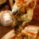 PEPE ROSSO - 出来たてチーズがトロ〜リ♪生地モチモチ♪