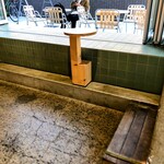 SIDE STAND - ここで呑みましょうか、気持ちよさそうだし。