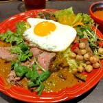 Dining Bar ティグレ - 牛タタキのせ きのこカレー