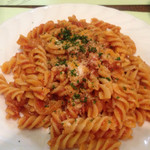 オステリア ガウダンテ - アマトリチャーナのフジッリ