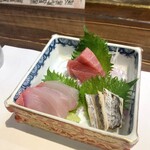 海鮮・鎌倉野菜 まつだ家 - カウンター専用お一人様メニューより
・おまかせ刺身三点盛り