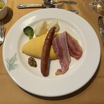 万平ホテル メインダイニングルーム - オムレツ／本日のシャルキュトリー･温野菜