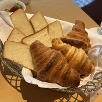 万平ホテル メインダイニングルーム - 浅野屋さんと提携しているパン※お代わり可