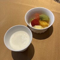 万平ホテル メインダイニングルーム - ヨーグルト／フルーツ