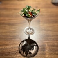 飛騨牛グリルばくろ - 飛騨牛生ハムと揚げ茄子のカクテル仕立て