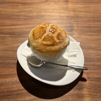 飛騨牛グリルばくろ - サーモンと小松菜のポットパイスープ