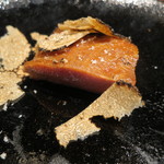 鳥茂 - 牛舌トロ・ステーキ、粗塩で、更に黒トリュフ掛けて