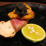 鳥茂 - 初松茸の和牛、雲丹、キャビア乗せ