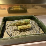 新宿 天麩羅 鮨 きた川 - 福岡県産のアスパラ