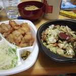 ほっともっと - 左・特カラアゲ　右・豚肉と野菜のスタミナ炒め