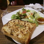 岩田焙煎珈琲 - グラタンブレッド＆サラダ