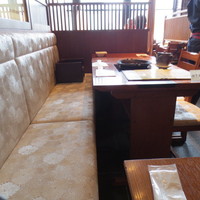 豚捨 KITTE丸の内店 - 予約も入っていました。