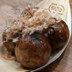 築地銀だこ ハイボール酒場 - 看板商品の「たこ焼き」