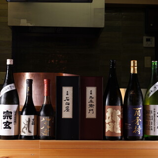 全国各地の日本酒やソムリエ資格を持つ店主厳選のワインを満喫