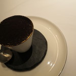 エクアトゥール - デザート：ダーク・チェリーとマカロンの大人ティラミス