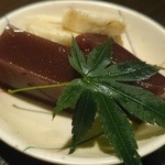 海庵 勇魚 - 運が良ければ、おやじさんの「おもてなし」手作り羊羹に出会えるかもしれません。猛暑に最高の和スイーツです。