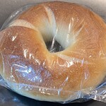 バックシュトゥーベ ツオップ - プレーンベーグル　¥260