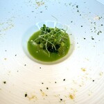 ラ・フェット ひらまつ - 高知県産アオリイカとブロッコリーのエチュベ
      国産からすみパウダーとコンソメゼリー 冷製スープ仕立て