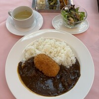 ブラッスリー ドンピエール - 黒毛和牛の特製カレー＋カニクリームコロッケ