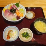 うまい魚が食べたくて - 海鮮丼(税込1,100円)