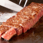 いぶき野 びーふ亭 - 料理写真:目の前でスタッフがお焼きします