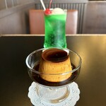 喫茶 ニト - 『プリン¥400』
      『クリームソーダ¥800』