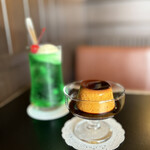 喫茶 ニト - 『プリン¥400』
      『クリームソーダ¥800』