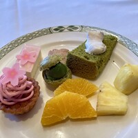 ロウリーズ・ザ・プライムリブ 大阪 - 季節によって変化するスイーツブッフェ！春は桜と抹茶のスイーツ