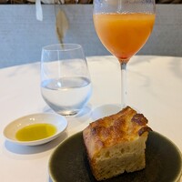 Ristorante Ecru - オレンジカクテル、フォカッチャ