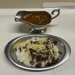 かれーの店 うどん  - 季節のすーぷかれー、ご飯大盛り、チーズ、スパイシーひき肉