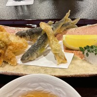 京懐石 美濃吉 竹茂楼 ホテルグランヴィア京都店 - 揚物　稚鮎踊り揚げ　新玉ねぎ