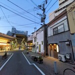 裕の輪 - お店はカムズ商店街のアーケードの切れた先にあり