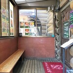 味処 まるたか - 待合室