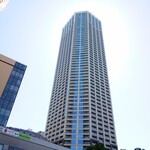 味楽 - 後ろを振り返れば、富久クロスコンフォートタワー。