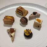 エートルアレーズ - 鰻・パテドカンパーニュ・レバームースとトリュフのマカロンなど