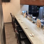 創作居酒屋 にしのや - 一階カウンター席です