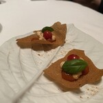 ブルガリ イル・リストランテ ルカ・ファンティン - ザ王道カプレーゼをピザ風味で解釈。美味しく楽しい。