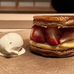 蒼菓 - 『デセール⑤』
      
      ・静岡県金原農園様の完熟紅ほっぺの焼きたてミルフィーユ
      
      ・マダガスカル産バニラとジャージー牛乳のアイス