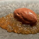 蒼菓 - 『デセール⑥』
      
      ・発酵・ローストしたカカオと白神山地の超軟水のガナッシュ
      ・フレッシュの沖縄カカオの果肉のジュレ（ハスクの香りもつけて）