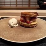 蒼菓 - 『デセール⑤』
      
      ・静岡県金原農園様の完熟紅ほっぺの焼きたてミルフィーユ
      
      ・マダガスカル産バニラとジャージー牛乳のアイス