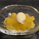 蒼菓 - 『デセール③』
      
      ・八朔クリーム（八朔の皮の香りの生クリーム、果汁、ホワイトチョコを合わせて）
      ・和歌山県蔵光農園様のさつき八朔のコンポート（シンプルと仁淀川山椒の2種類）
      ・八朔果汁のジュレ