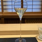 蒼菓 - 『ティーペアリング①』
      
      ・金萱爽香スパークリング（水出し）
      
      金萱という品種の茶葉を烏龍茶に製茶したもの。