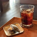 麻葉珈琲 - 料理写真:・水出しコーヒー 深 500円/税込
・虎最中 300円/税込